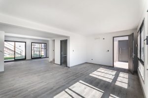 Venta depto. 4 amb. , cochera y jardin. Nordelta