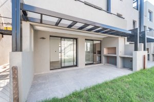 Venta depto. 4 amb. , cochera y jardin. Nordelta