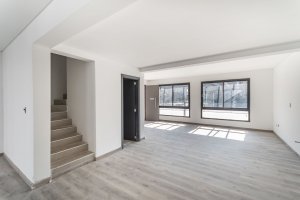 Venta depto. 4 amb. , cochera y jardin. Nordelta
