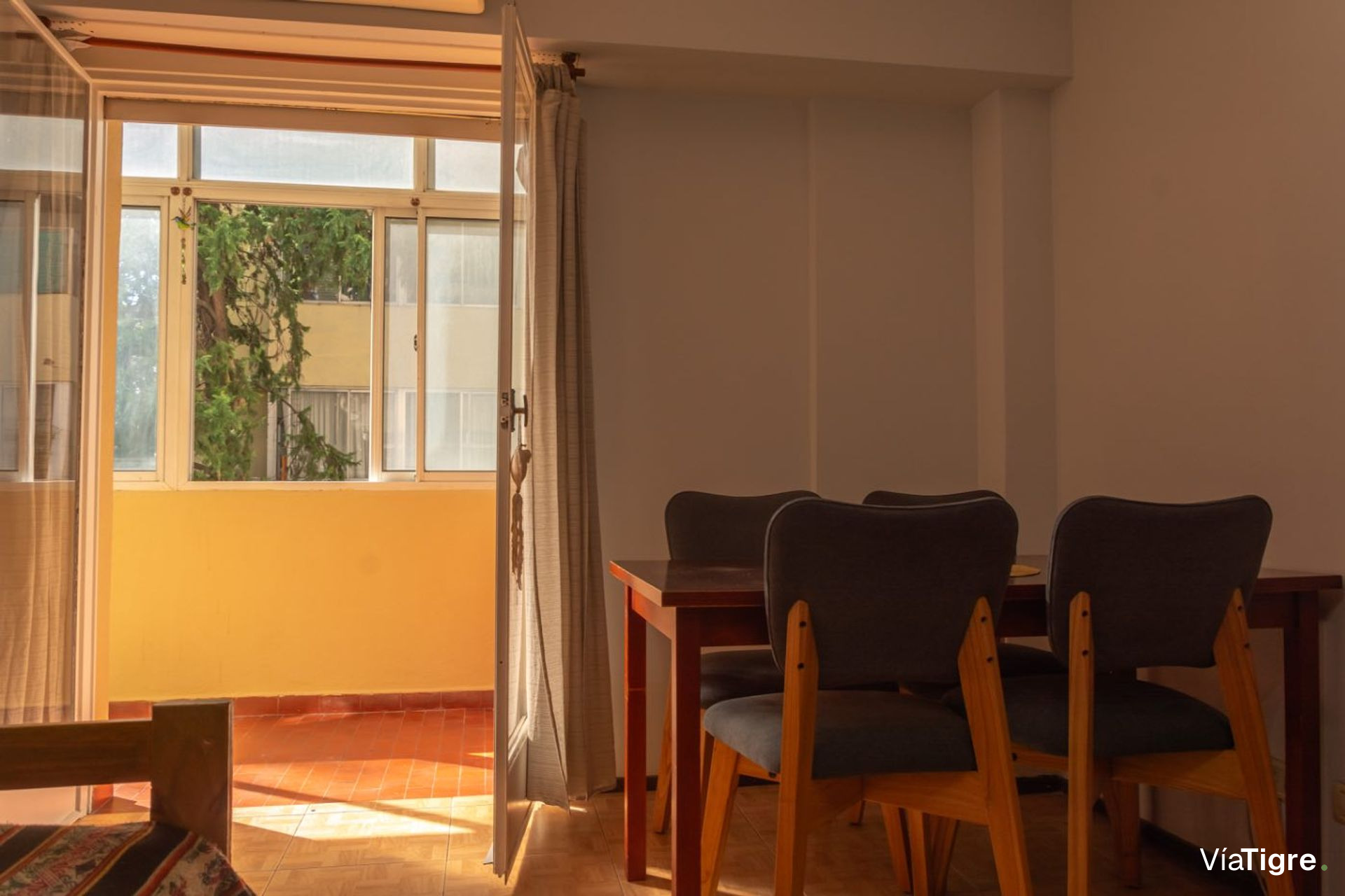 Venta Dos Ambientes Con Balcon En V. Lopez