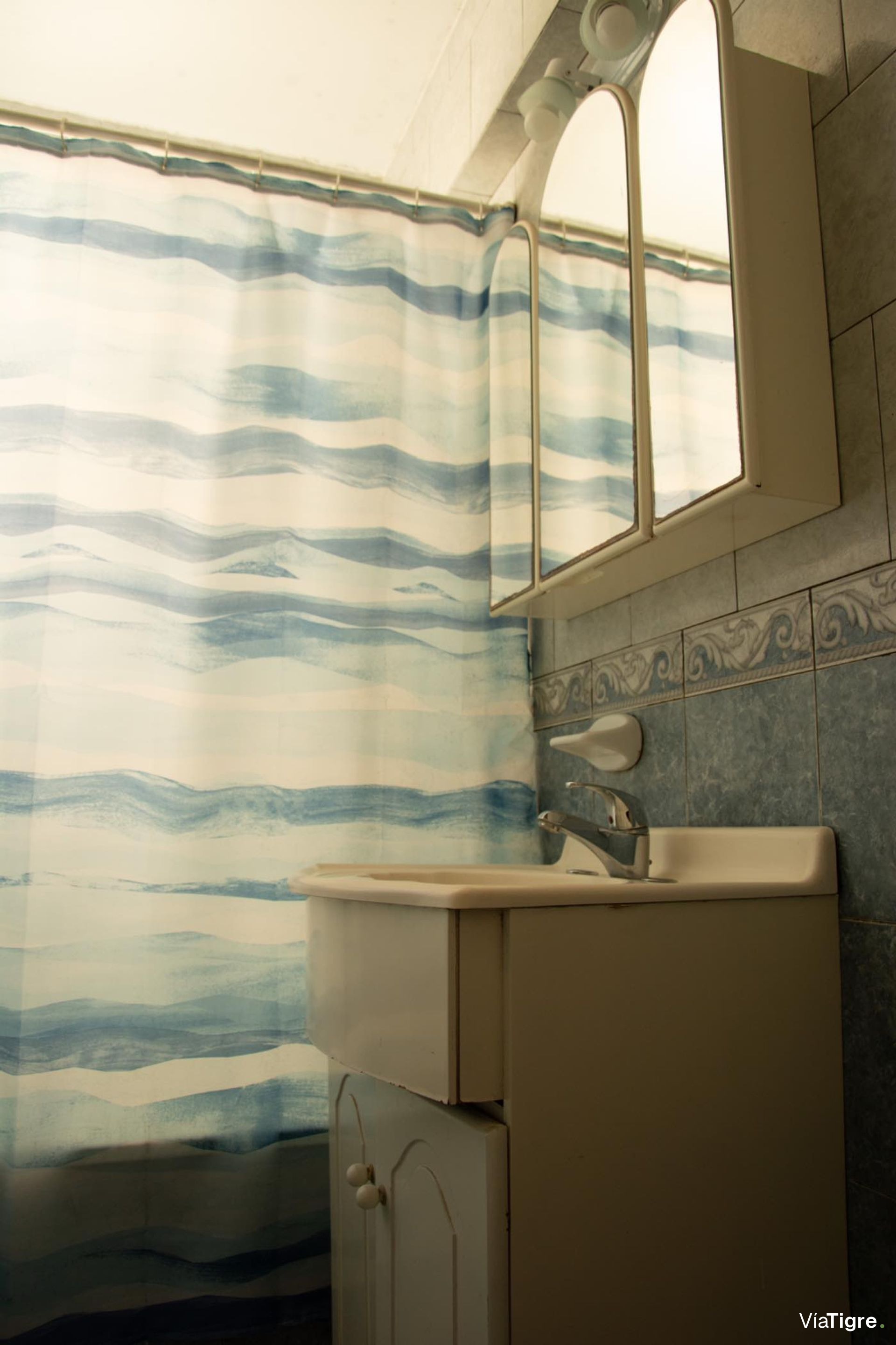 Venta Dos Ambientes Con Balcon En V. Lopez