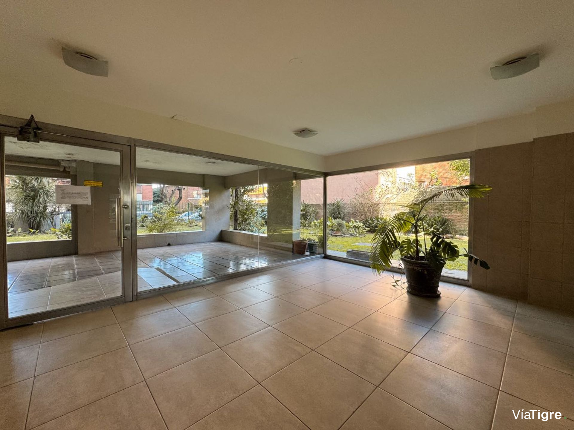 Venta Dos Ambientes Con Balcon En V. Lopez