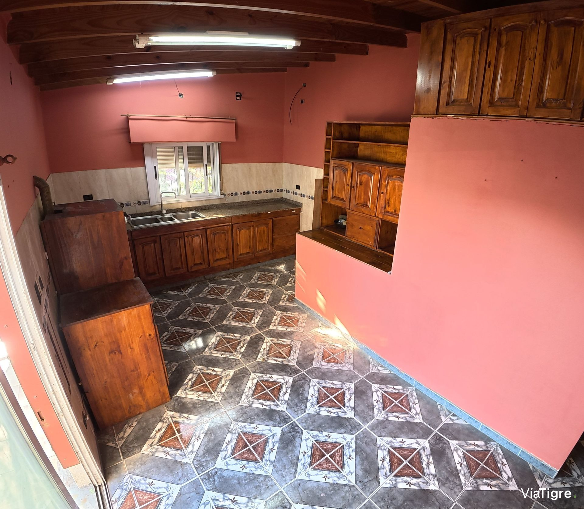 VENTA CASA- 4 amb. ideal 2 familias CARAPACHAY