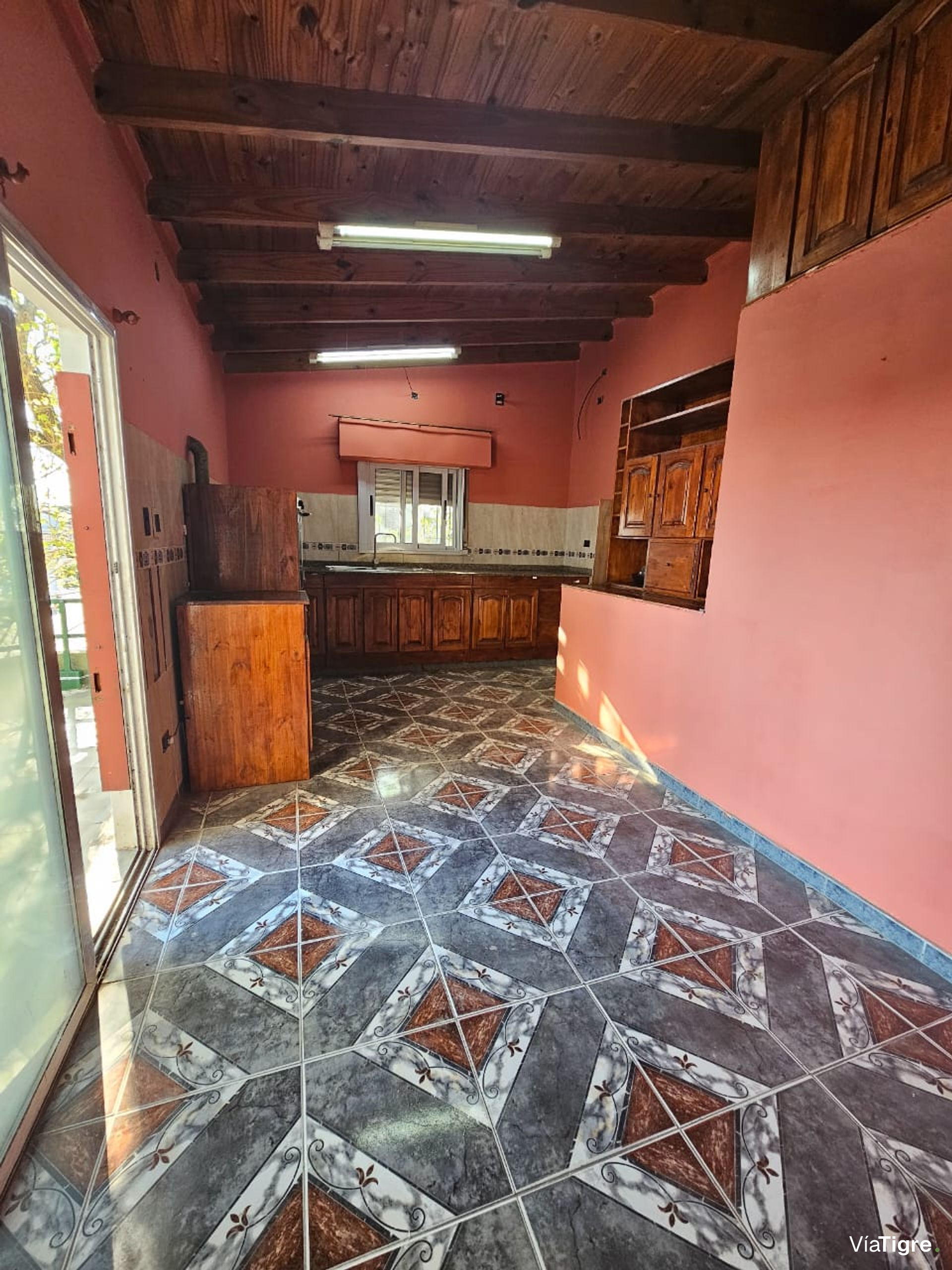 VENTA CASA- 4 amb. ideal 2 familias CARAPACHAY