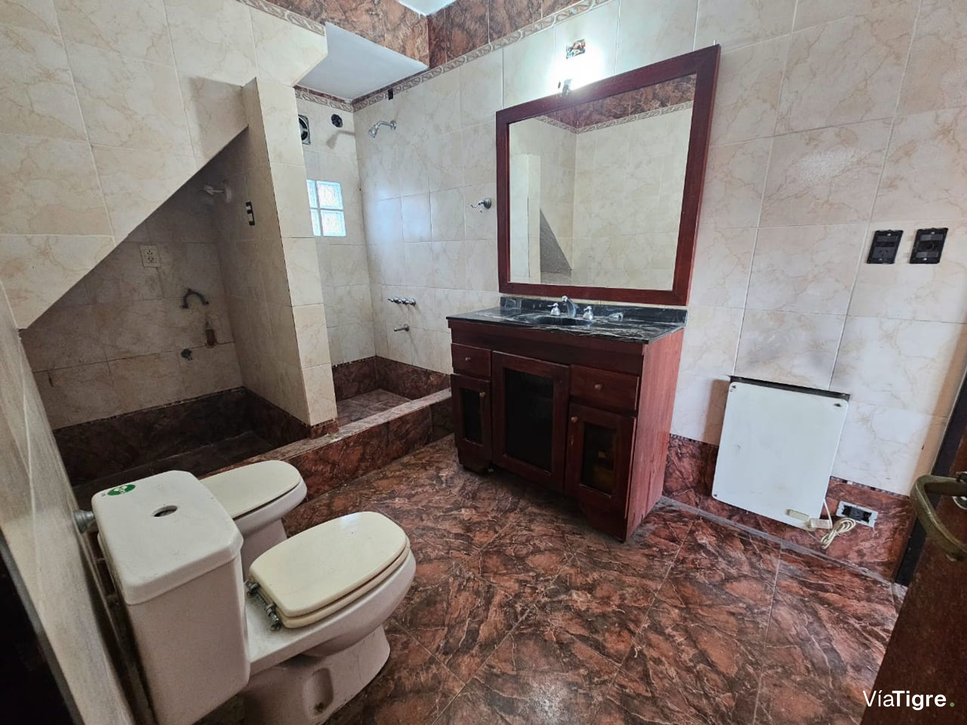 VENTA CASA- 4 amb. ideal 2 familias CARAPACHAY