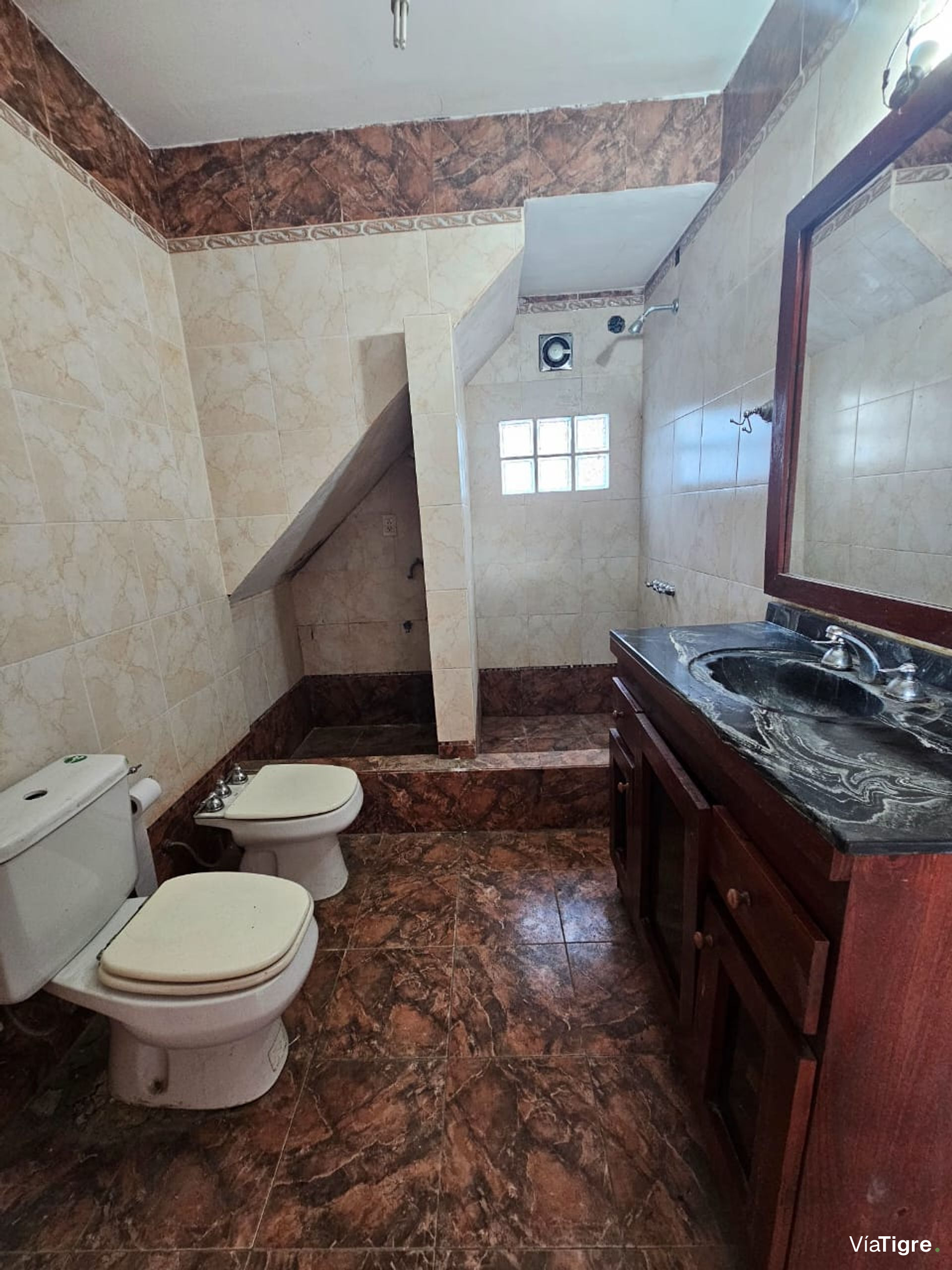 VENTA CASA- 4 amb. ideal 2 familias CARAPACHAY