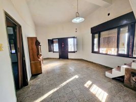 VENTA CASA- 4 amb. ideal 2 familias CARAPACHAY