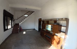 VENTA CASA- 4 amb. ideal 2 familias CARAPACHAY