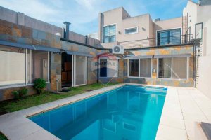 House for Sale 4 Rooms Olivos With Pool