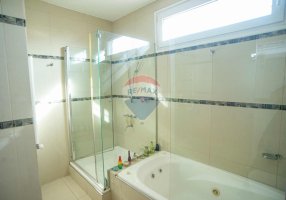 House for Sale 4 Rooms Olivos With Pool