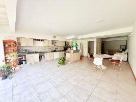 House for Sale – 8 Rooms, Acassuso, Garage & Pool