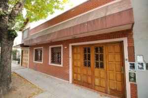 House for sale with workshop in Villa Martelli, Lopez