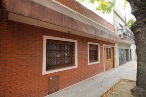 House for sale with workshop in Villa Martelli, Lopez
