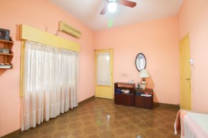 House for sale with workshop in Villa Martelli, Lopez