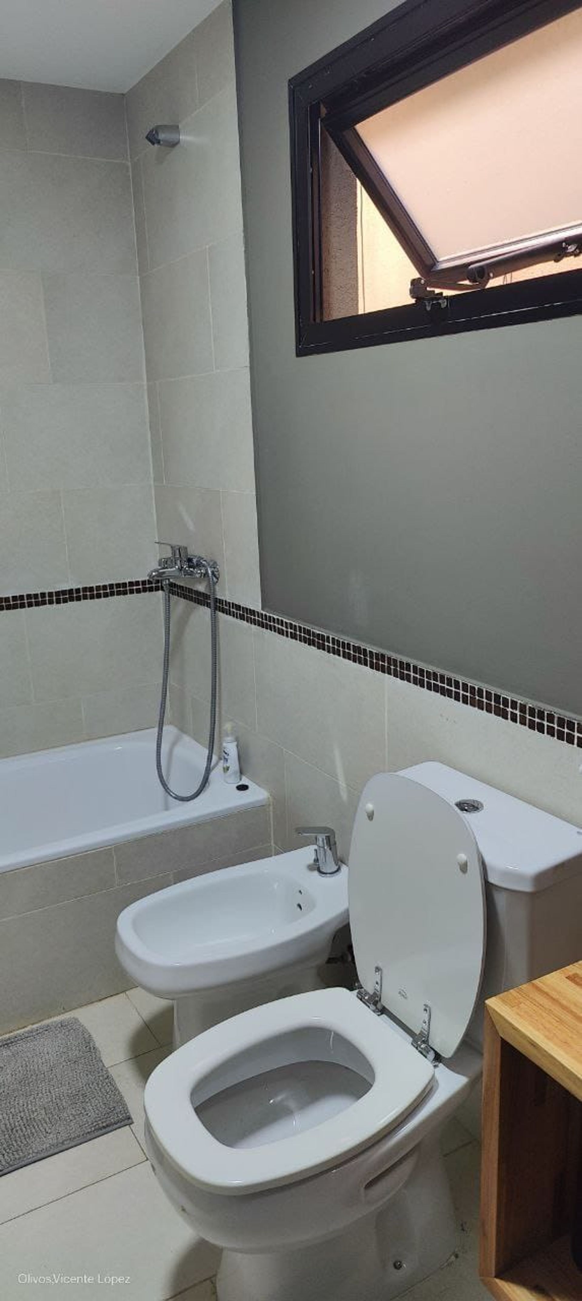 Alquiler temp 2 dorm + escrit cocher Olivos balcon