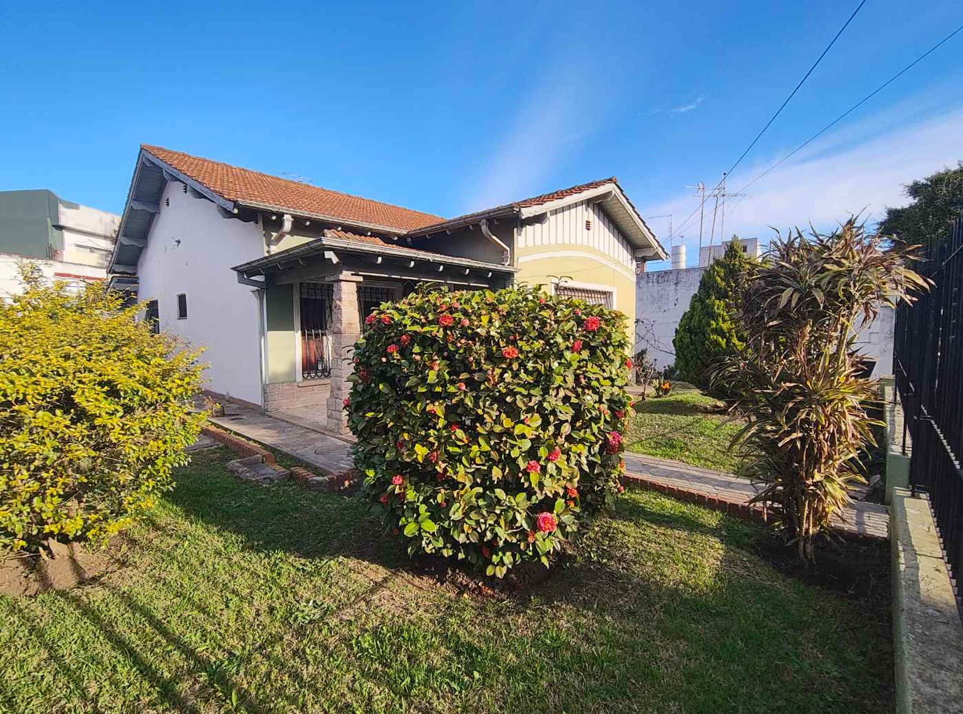 Venta Casa 438 Mt2 5 Amb + Depto 2 Amb Boulogne