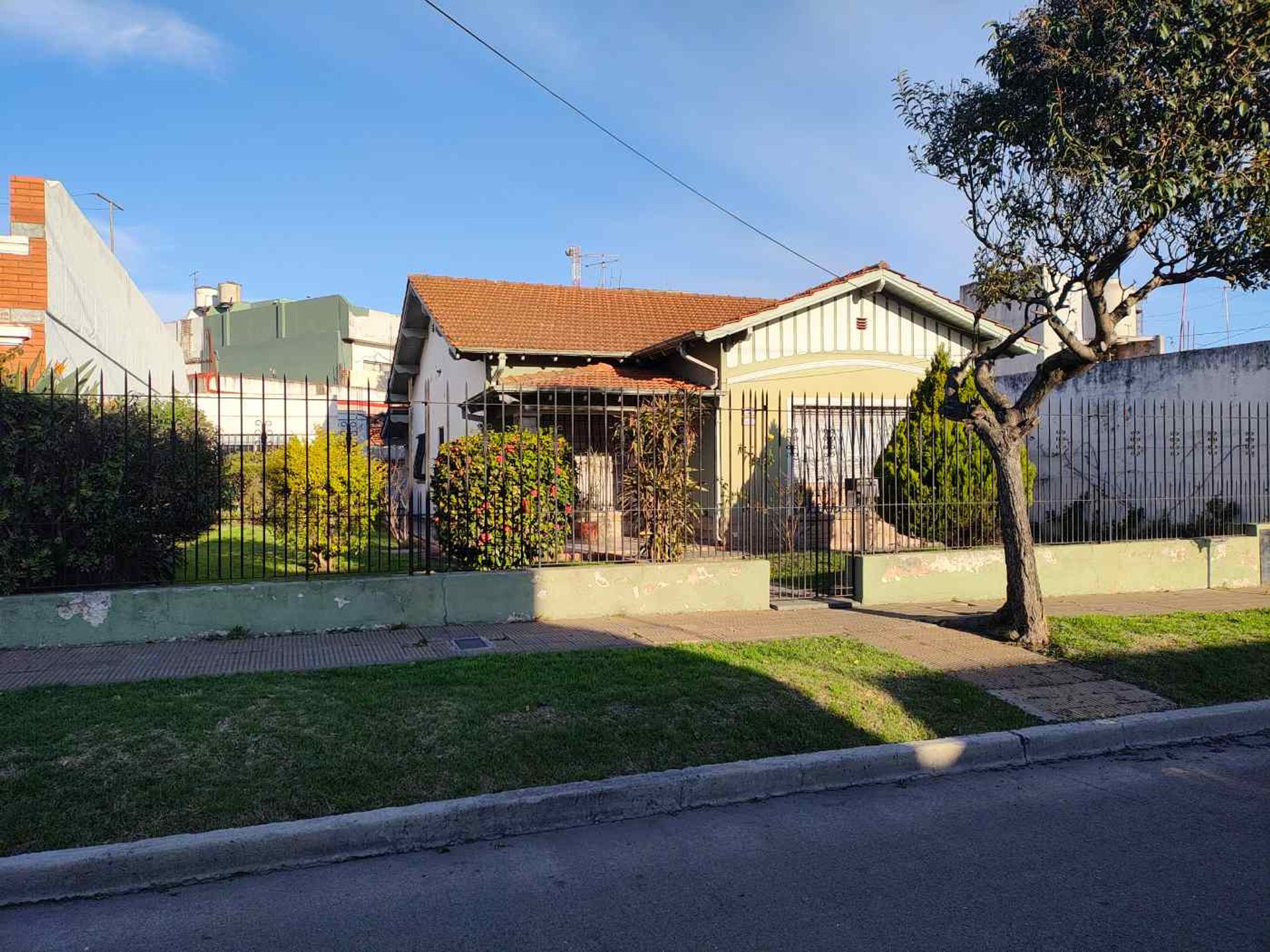 Venta Casa 438 Mt2 5 Amb + Depto 2 Amb Boulogne