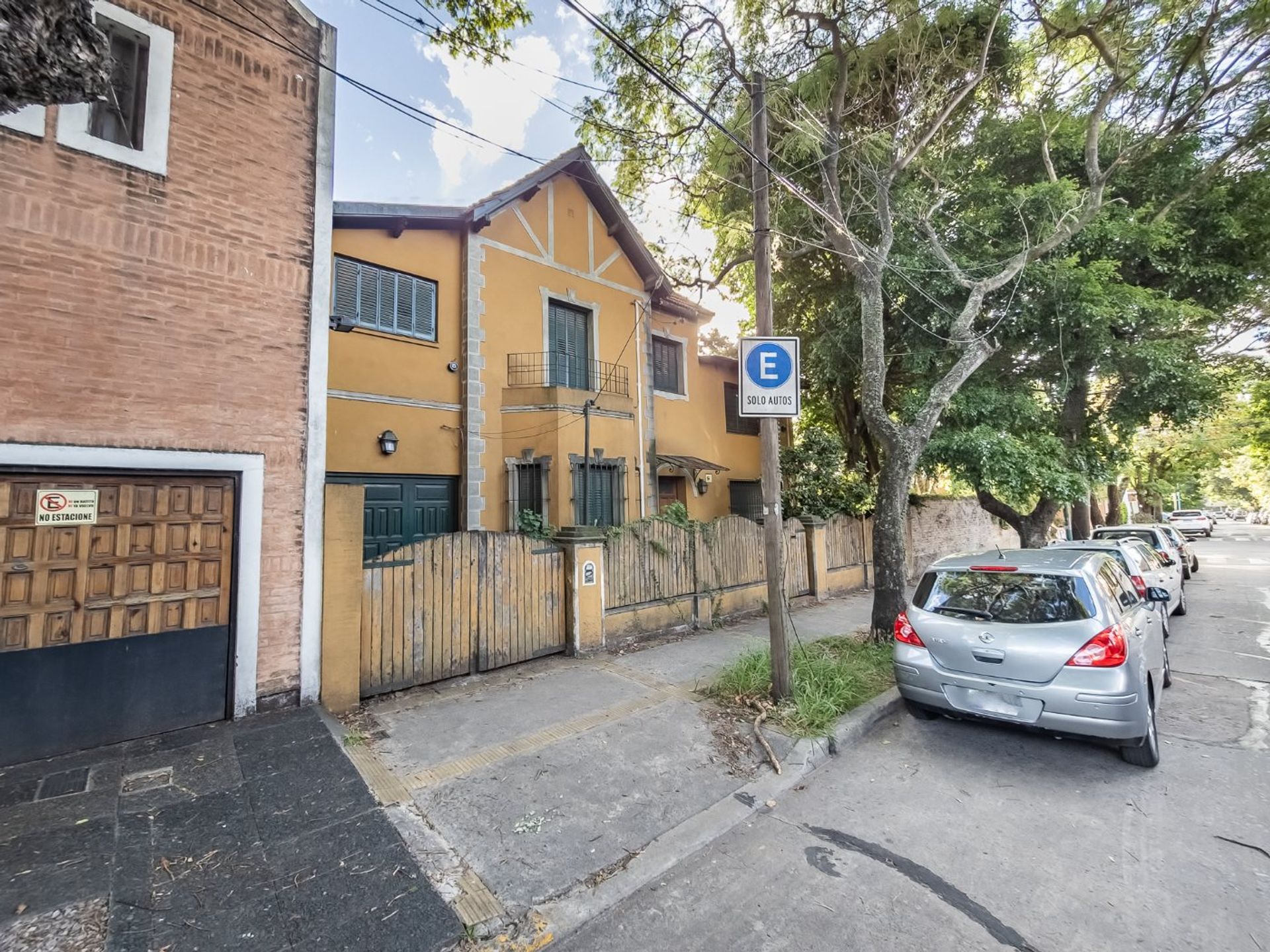 Venta casa 7 amb. con pileta a refaccionar, Olivos