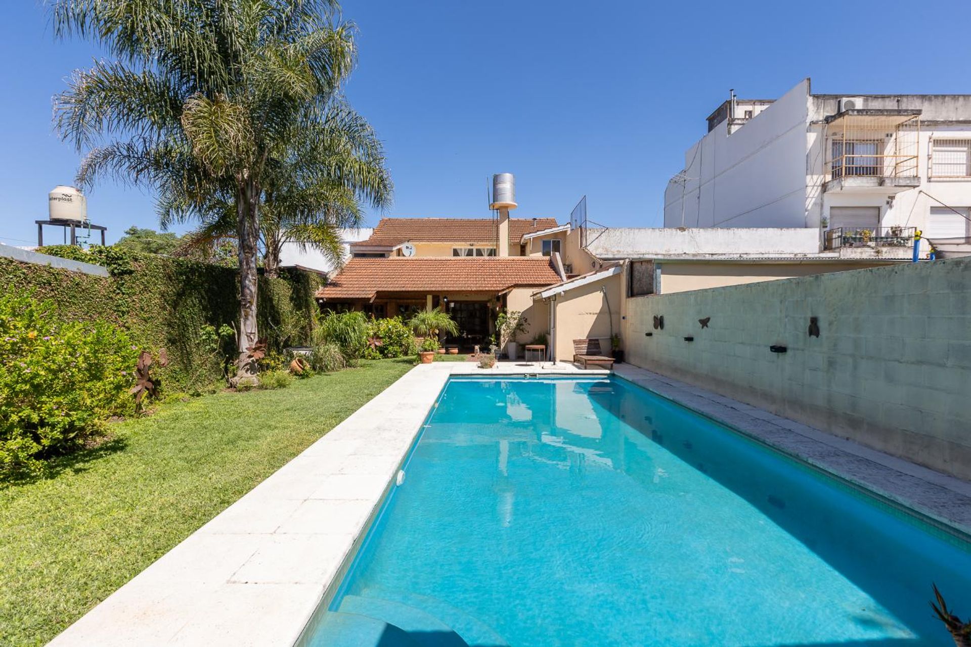 Casa Con Pileta Y Local Comercial En Don Torcuato