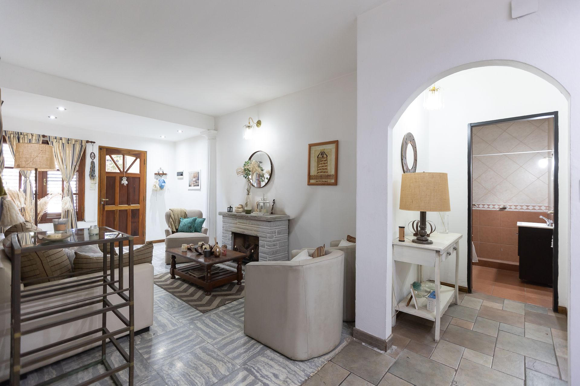 Casa Con Pileta Y Local Comercial En Don Torcuato