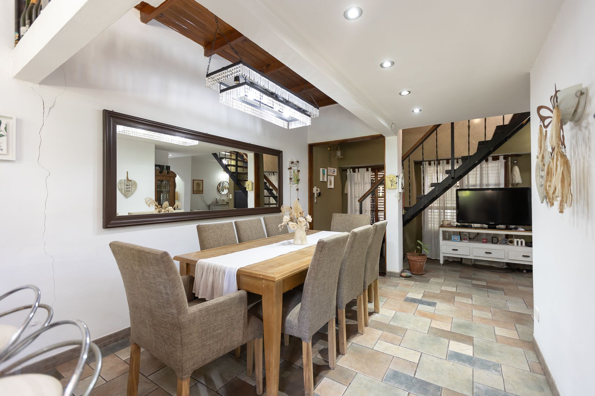 Casa Con Pileta Y Local Comercial En Don Torcuato