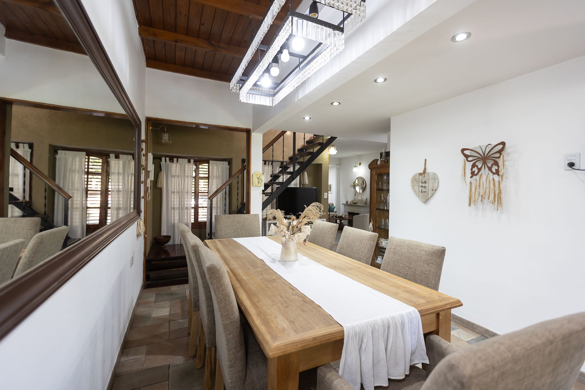 Casa Con Pileta Y Local Comercial En Don Torcuato