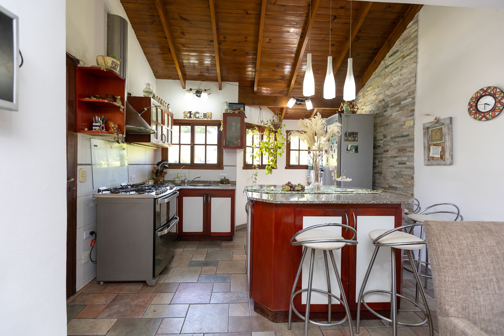 Casa Con Pileta Y Local Comercial En Don Torcuato