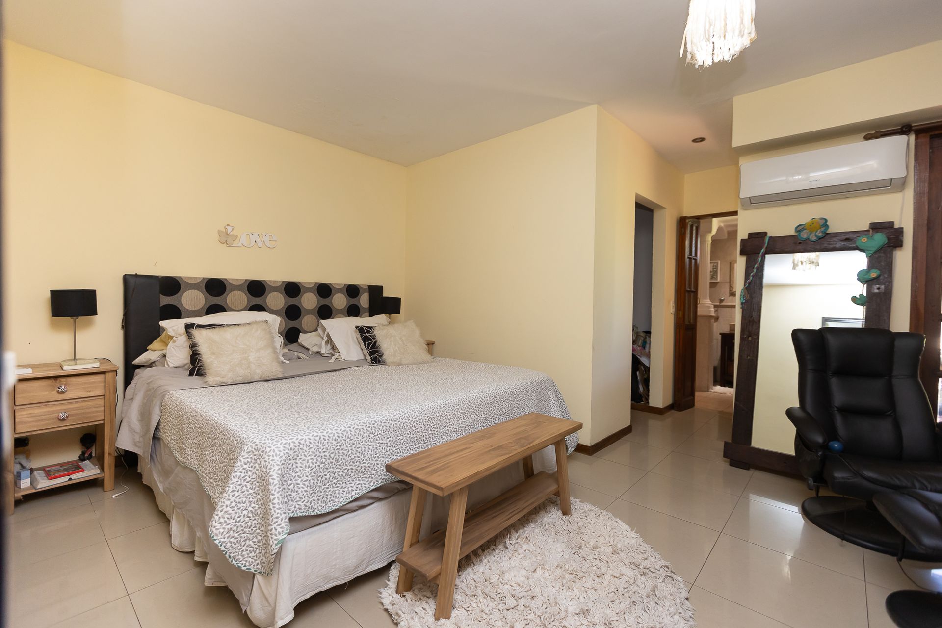Casa Con Pileta Y Local Comercial En Don Torcuato