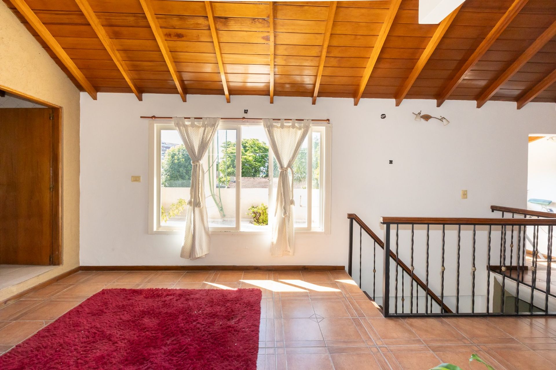 Casa Con Pileta Y Local Comercial En Don Torcuato