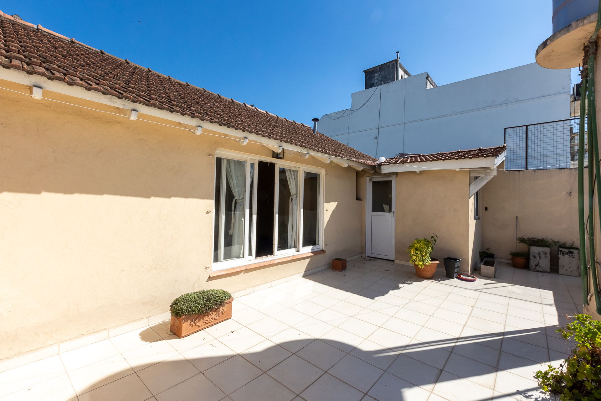 Casa Con Pileta Y Local Comercial En Don Torcuato