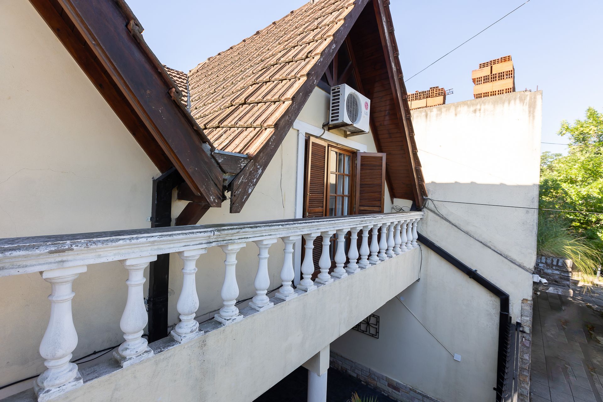 Casa Con Pileta Y Local Comercial En Don Torcuato