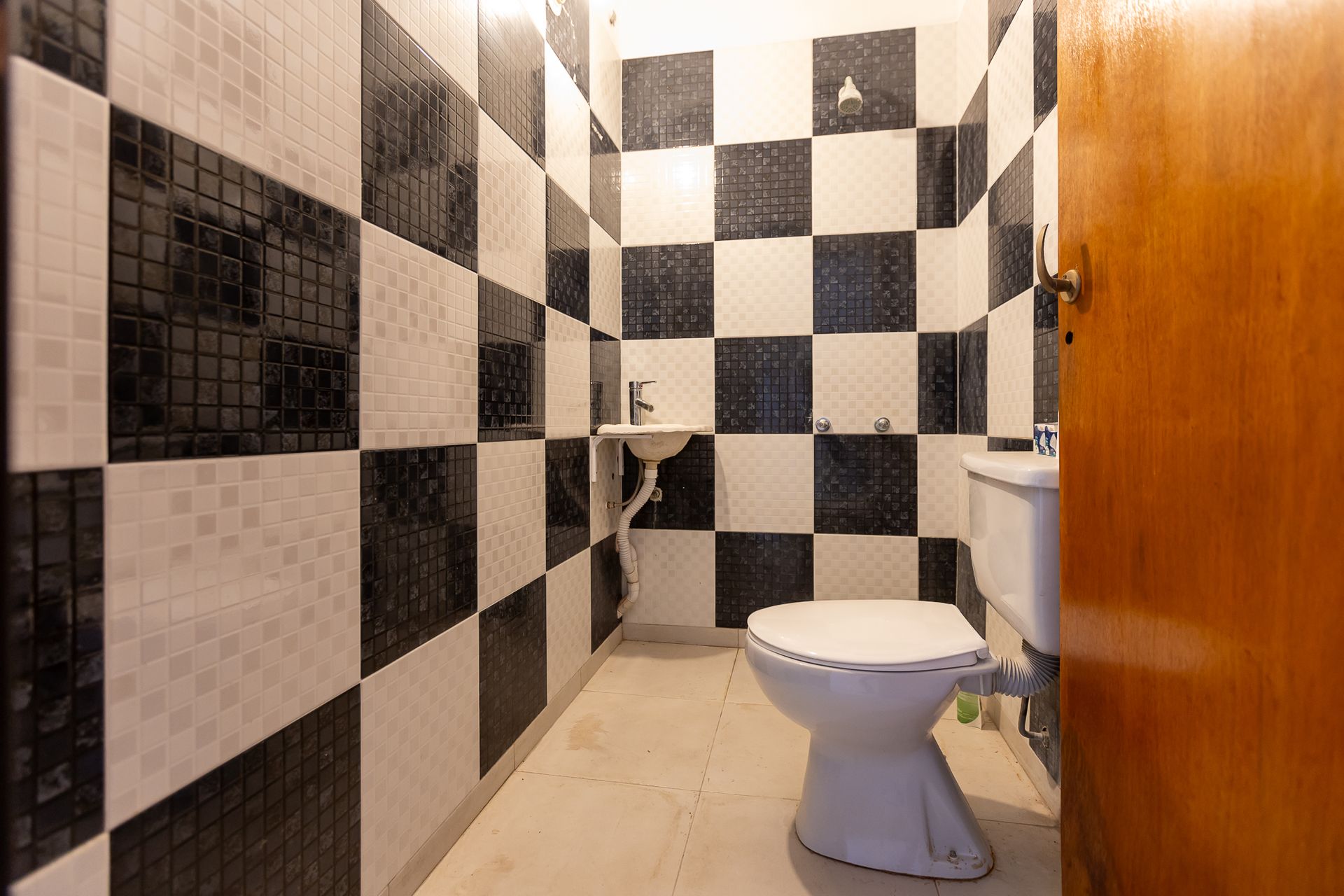 Casa Con Pileta Y Local Comercial En Don Torcuato