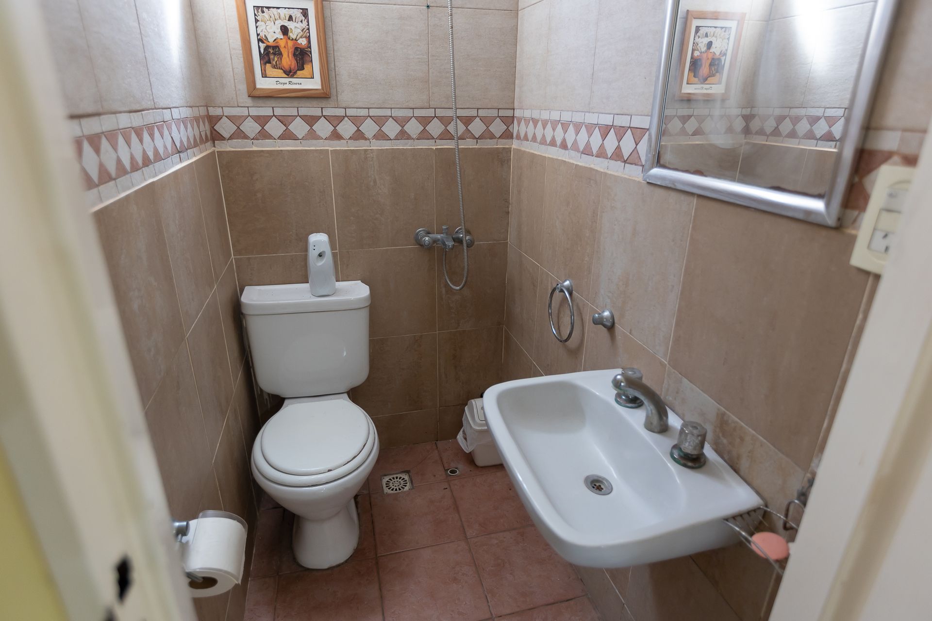 Casa Con Pileta Y Local Comercial En Don Torcuato