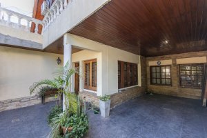 Casa Con Pileta Y Local Comercial En Don Torcuato