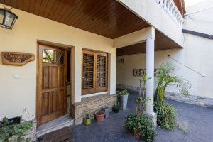 Casa Con Pileta Y Local Comercial En Don Torcuato