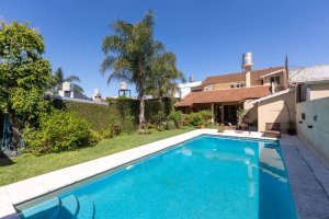 Casa Con Pileta Y Local Comercial En Don Torcuato