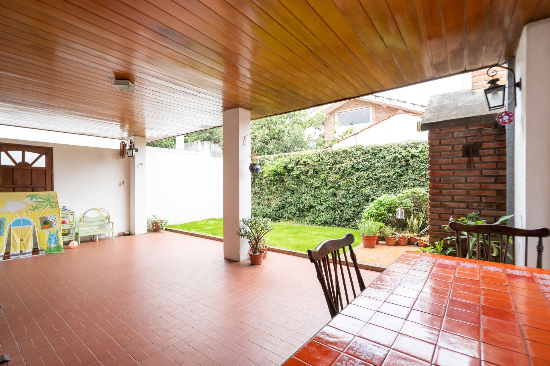 House, lot for sale, 4 rooms, deed, playroom, garden