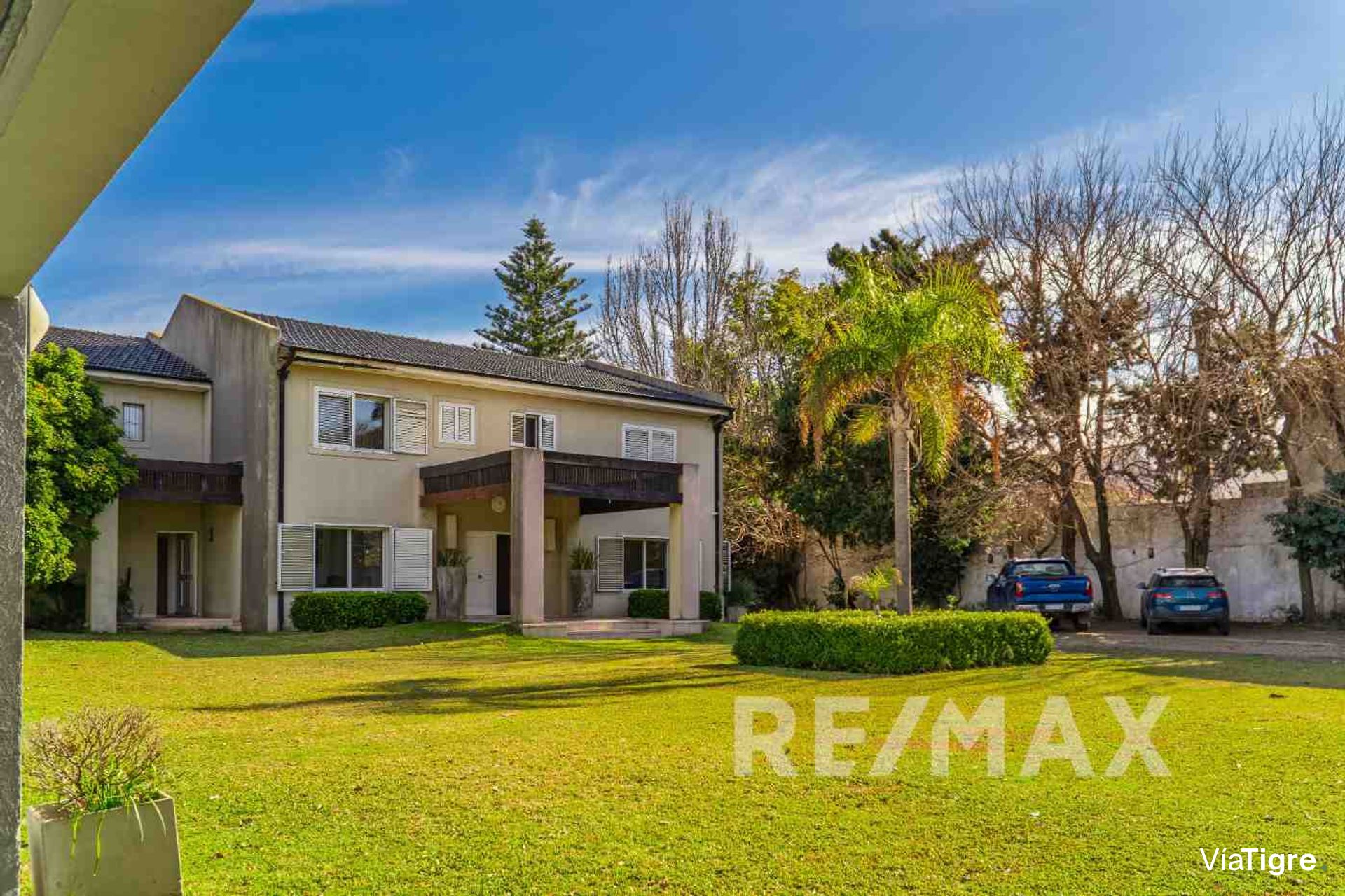 Venta casa ideal des. comercial Martínez 2350 M2
