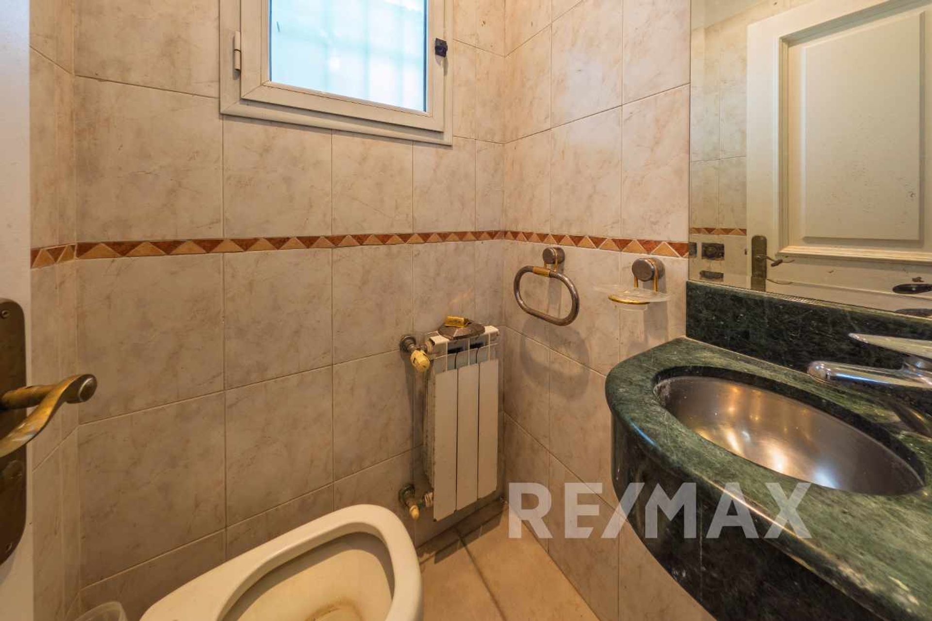 Venta casa ideal des. comercial Martínez 2350 M2