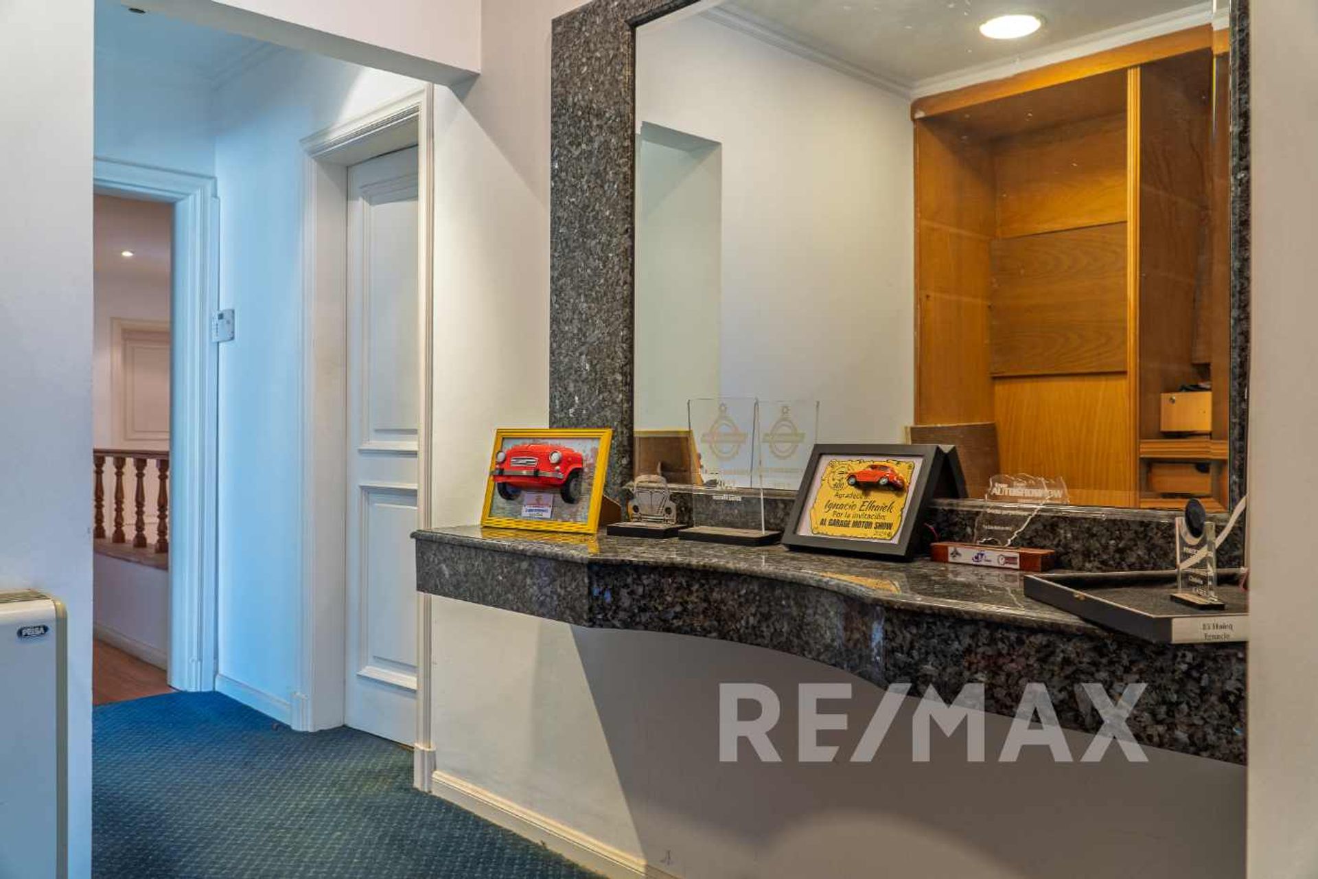 Venta casa ideal des. comercial Martínez 2350 M2