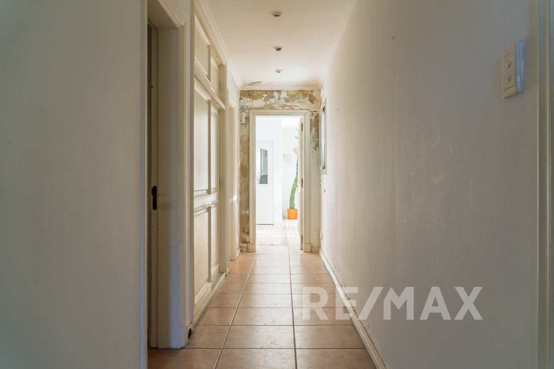 Venta casa ideal des. comercial Martínez 2350 M2