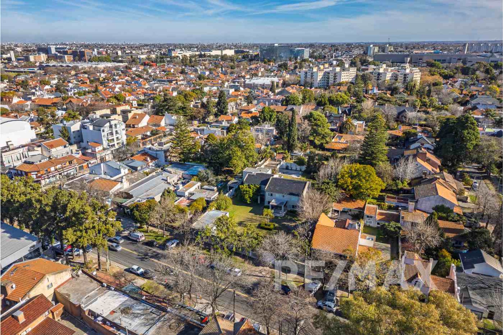 Venta casa ideal des. comercial Martínez 2350 M2