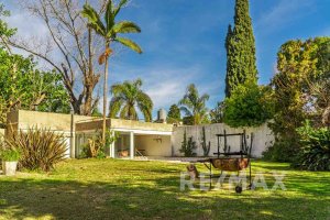 Venta casa ideal des. comercial Martínez 2350 M2