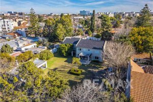 Venta casa ideal des. comercial Martínez 2350 M2