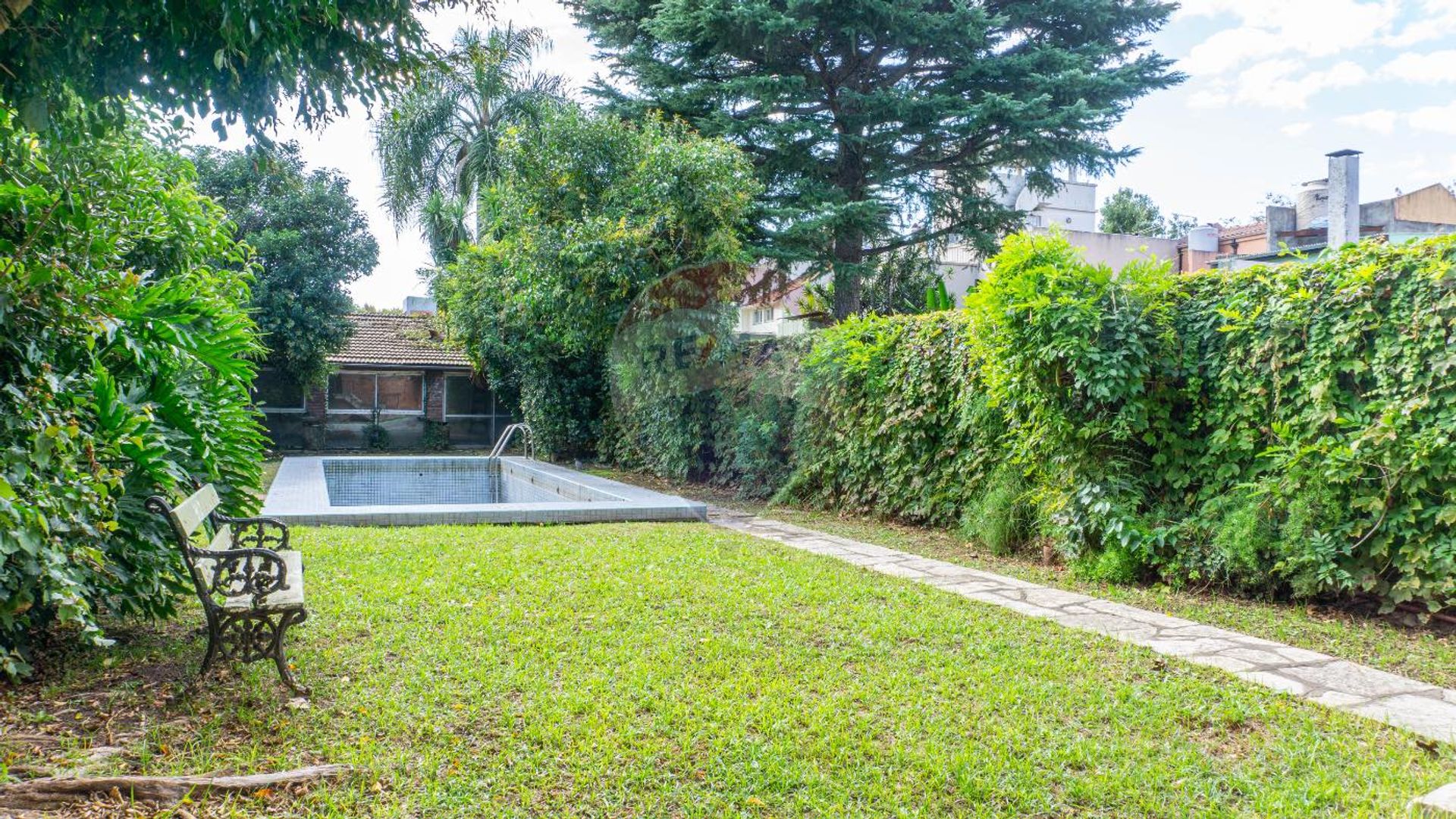 Casa en La Lucila gran lote con pileta