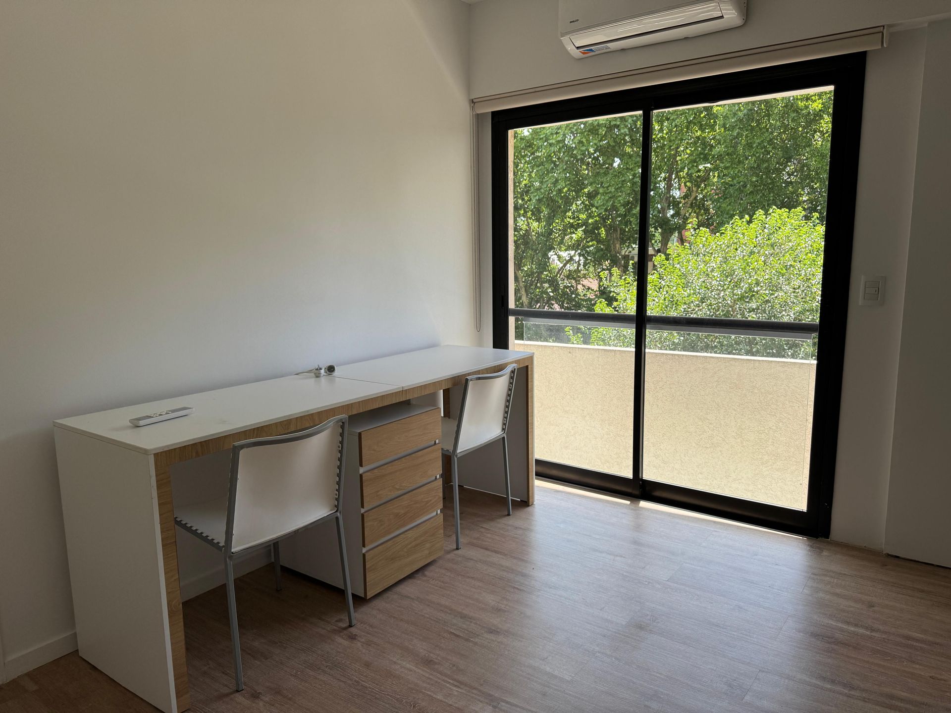 Alquiler Olivos 4 ambientes 2 cocheras Balcon
