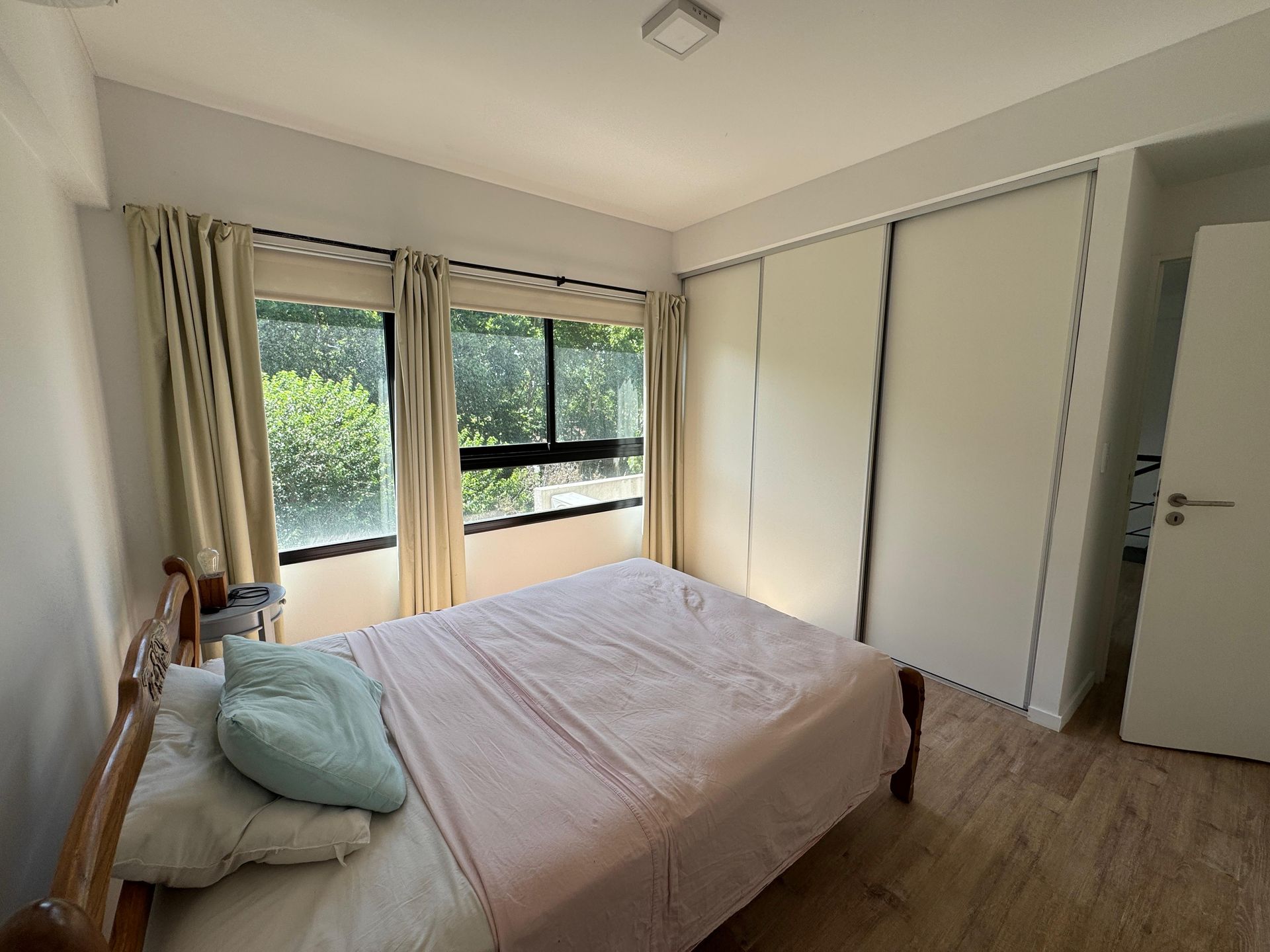Alquiler Olivos 4 ambientes 2 cocheras Balcon