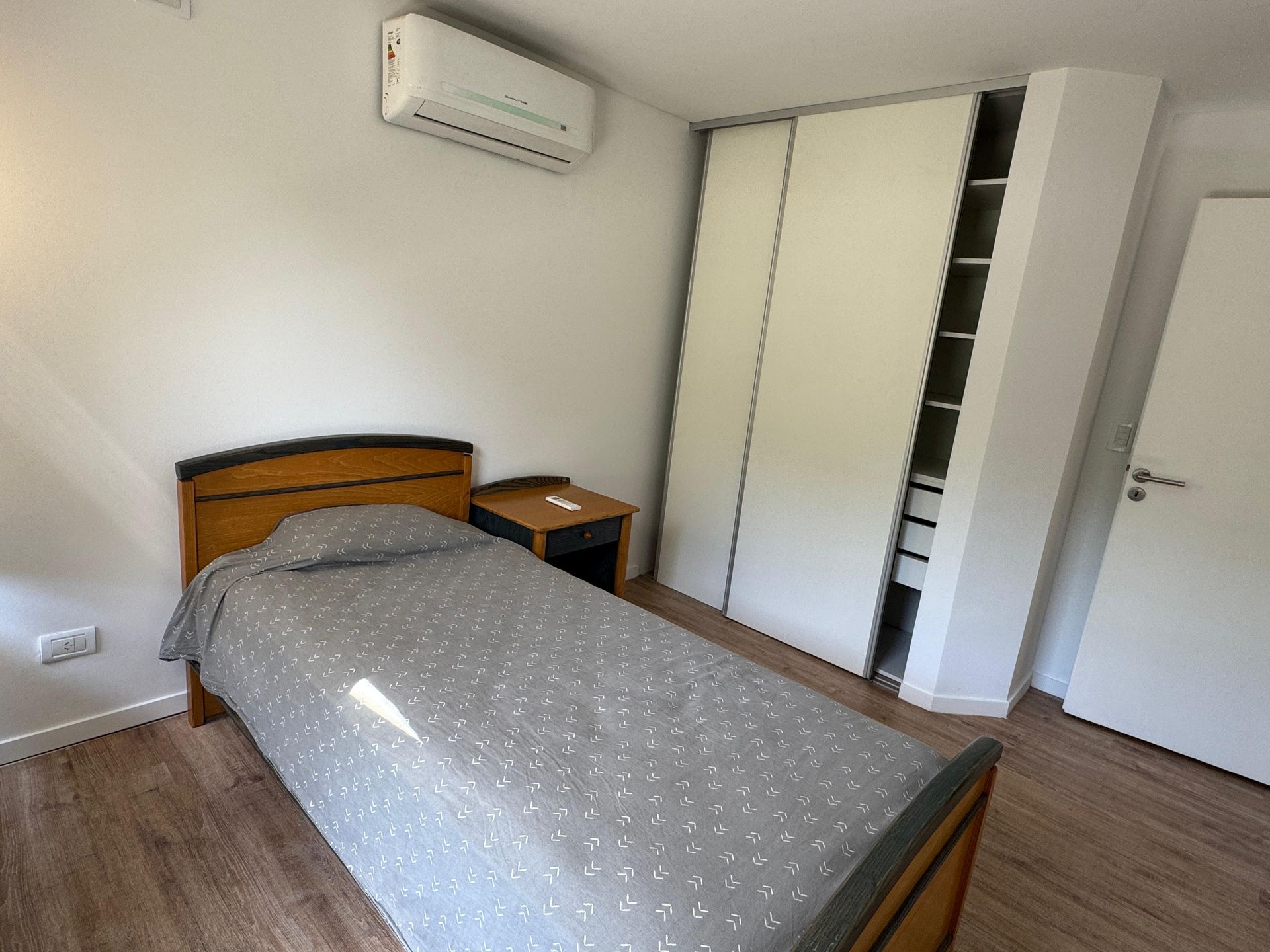 Alquiler Olivos 4 ambientes 2 cocheras Balcon