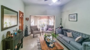 Venta Casa 4 Dorm. Con Jardin Y Coch En Martinez