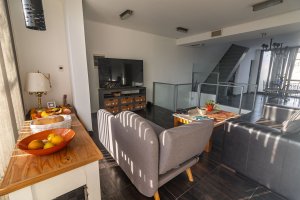 House for sale: Villa Martelli, 5 rooms and two commercial spaces.
